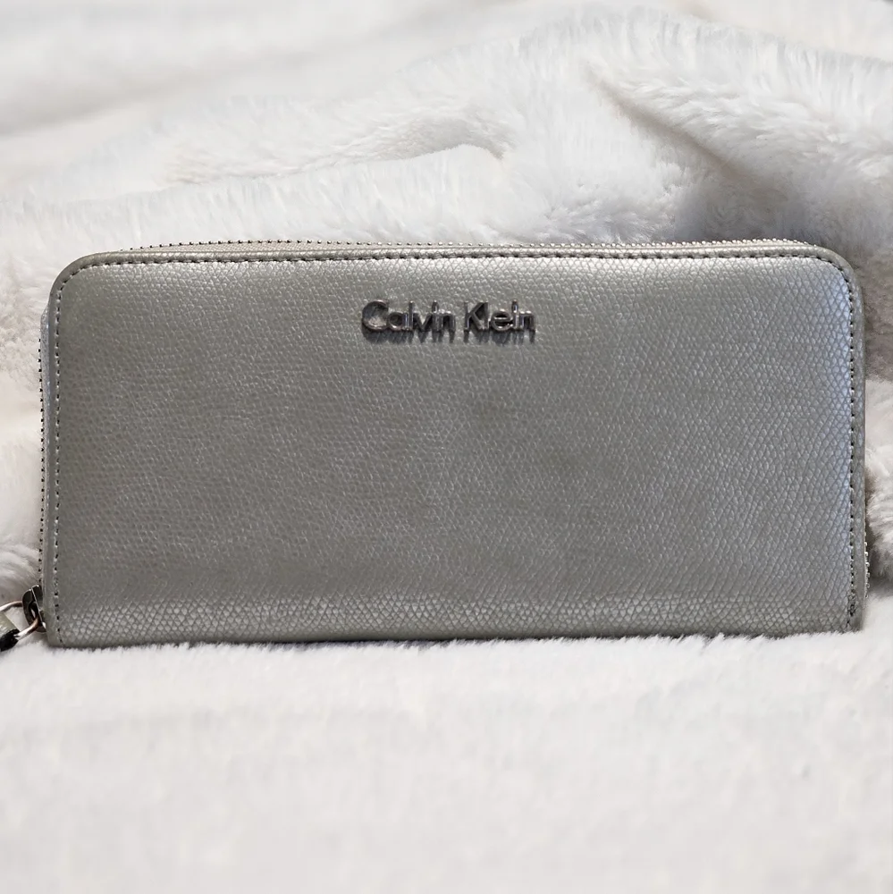 Calvin Klein zipper wallet